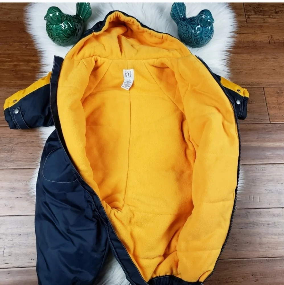 Gap baby vintage puffer snowsuit 6-12mon